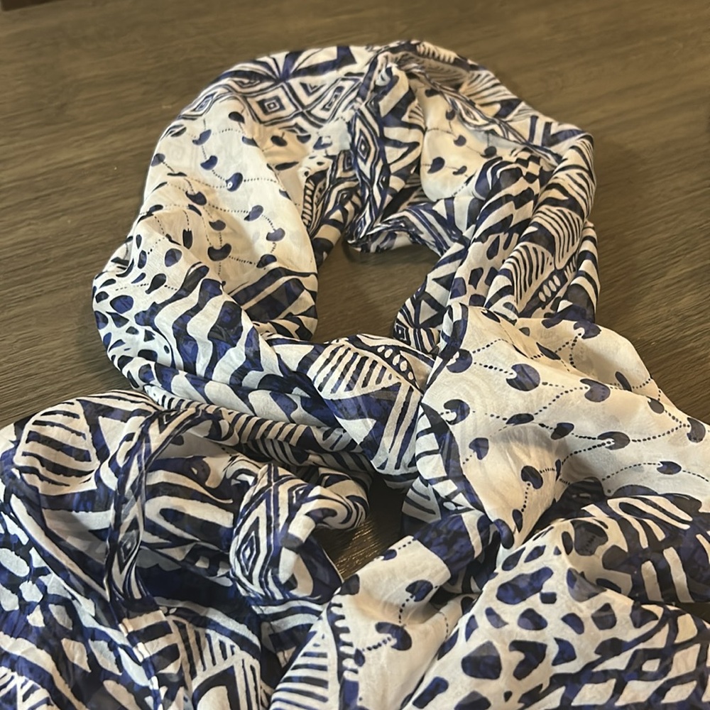 JOHNNY WAS Blue and White Patterned Scarf - Picture 5 of 7